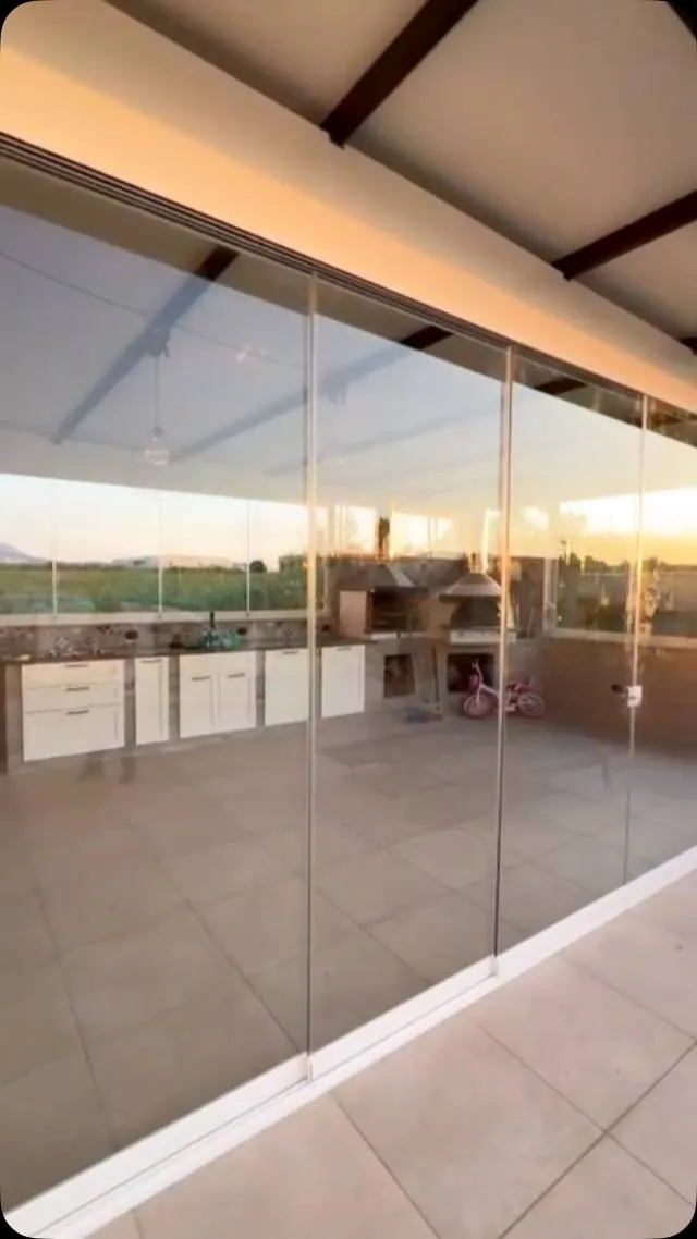 Vetrate scorrevoli panoramiche per veranda – video